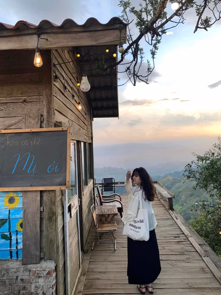 Mùa đông đến chính là thời điểm thích hợp nhất để đi săn mây và đón gió tại Tà Xùa. Ảnh Trần Hương