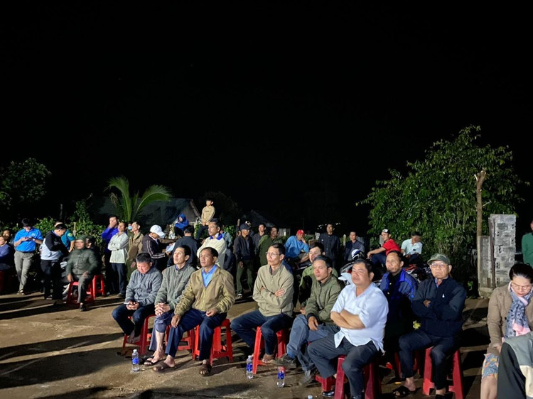 Hình ảnh tuyên truyền cho người dân tại Buôn Drài (xã Đliê Yang).