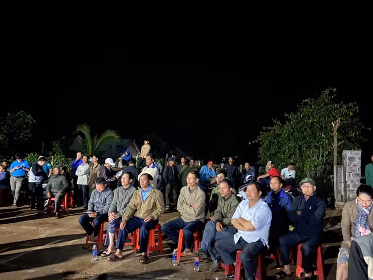 Hình ảnh tuyên truyền cho người dân tại Buôn Drài (xã Đliê Yang).