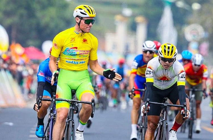 Petr Rikunov - tay đua về đích đầu tiên ở vòng đua quanh hồ Xuân Hương. Petr Rikunov - tay đua về đích đầu tiên ở vòng đua quanh hồ Xuân Hương.