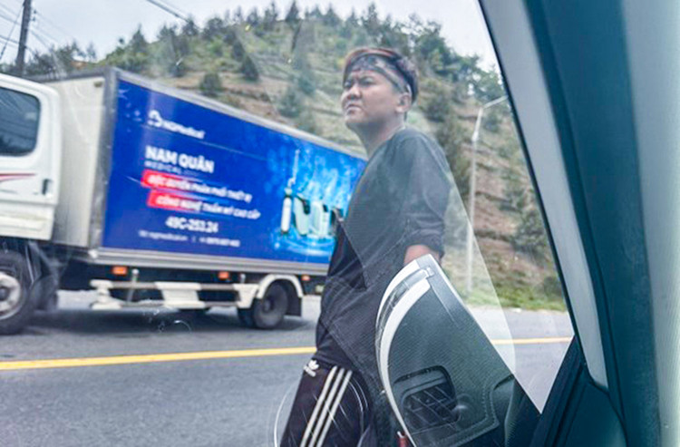 Đối tượng Khúc Duy Minh Trường đập phá xe của luật sư.