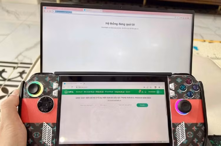 Anh T.T.H. nói, anh băn khoăn vì đã đóng tiền tham gia đấu giá nhưng truy cập mọi cách đều không được. Anh đã liên hệ tới số hotline 1900.055.515 của Công ty Đấu giá hợp danh Việt Nam nhưng không nhận được phản hồi.