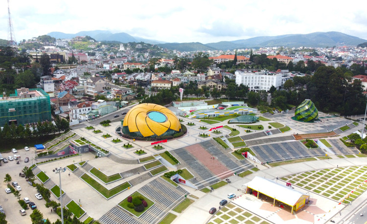 Đà Lạt thành phố nằm trên cao nguyên Lâm Viên