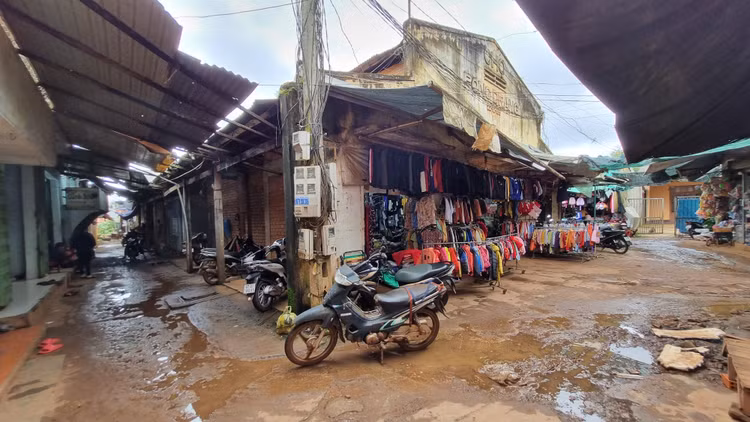 Huyện Krông Búk đang tập trung giải tỏa chợ tự phát, các tụ điểm kinh doanh không đúng quy hoạch và quy định trên địa bàn xã Pơng Drang.