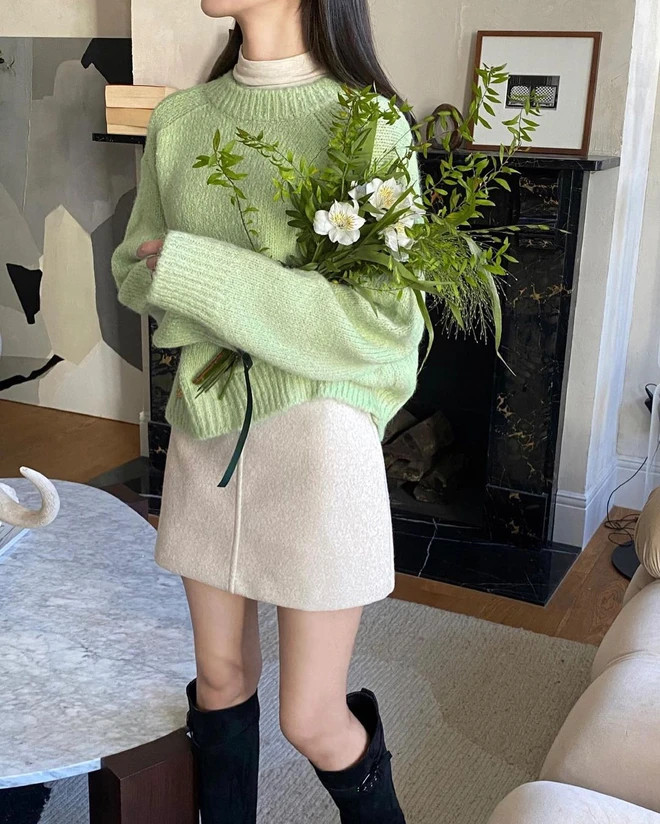 Các nàng hãy kết hợp những item màu nổi với những item trơn màu. Ảnh minh họa