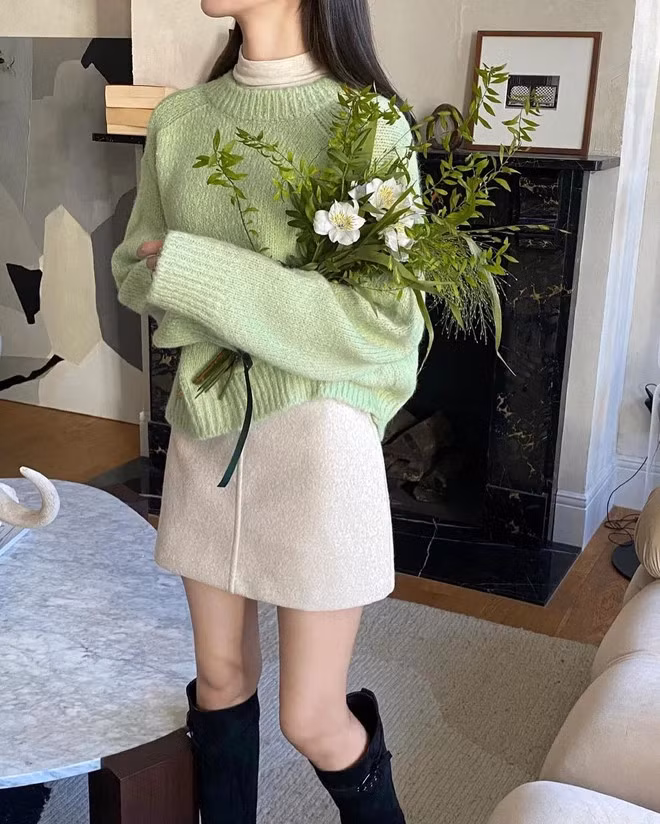 Các nàng hãy kết hợp những item màu nổi với những item trơn màu. Ảnh minh họa