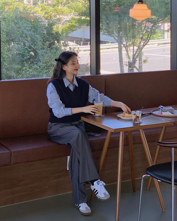 Áo sơ mi xanh. Ảnh minh họa