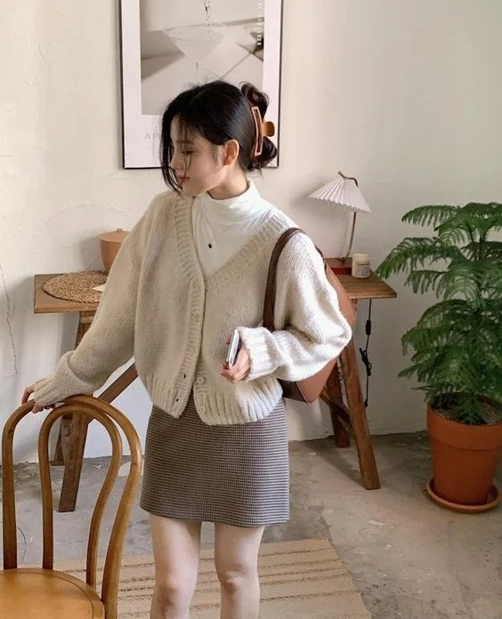 Một chiếc áo cardigan là một món đồ đa năng và thời trang trong mùa lạnh. Ảnh minh họa