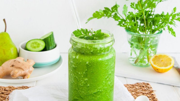 Nước mùi tây giúp giảm hôi miệng hiệu quả