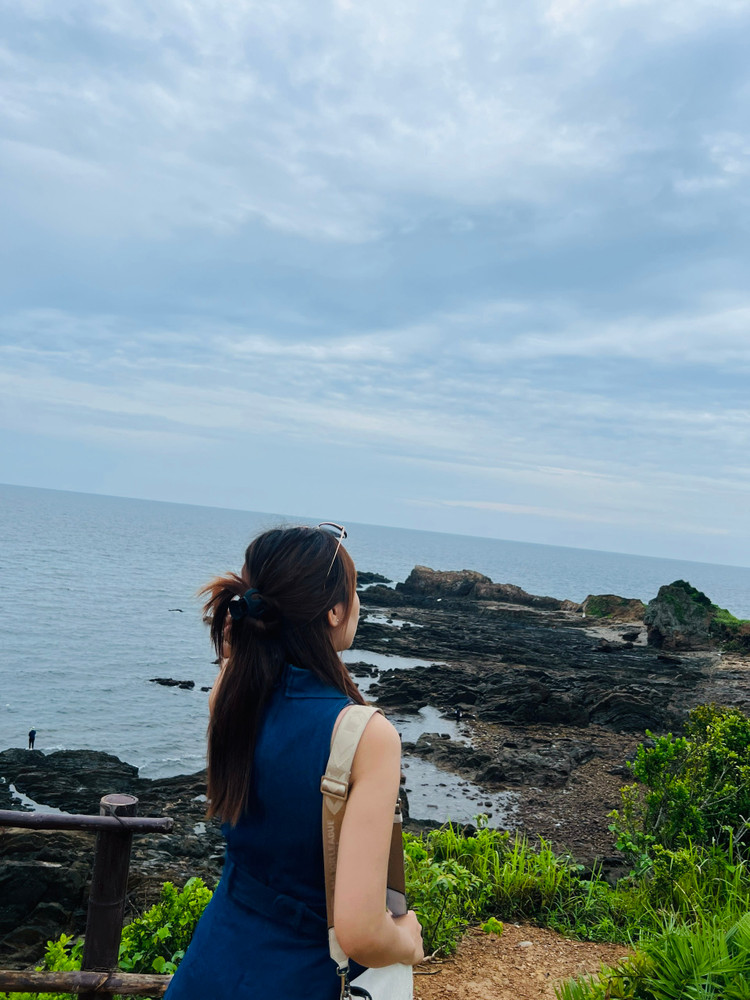 Bãi đá Cầu Mỵ nơi được mệnh danh "thiên đường của tình yêu và tuổi trẻ giữa sóng nước Cô Tô" - Ảnh: Thu Giang Bãi đá Cầu Mỵ nơi được mệnh danh "thiên đường của tình yêu và tuổi trẻ giữa sóng nước Cô Tô" - Ảnh: Thu Giang