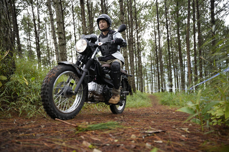 Lốp gai trước và sau to bản giúp tăng độ ma sát và độ bám lốp ở mọi địa hình