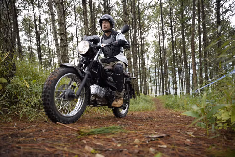 Lốp gai trước và sau to bản giúp tăng độ ma sát và độ bám lốp ở mọi địa hình