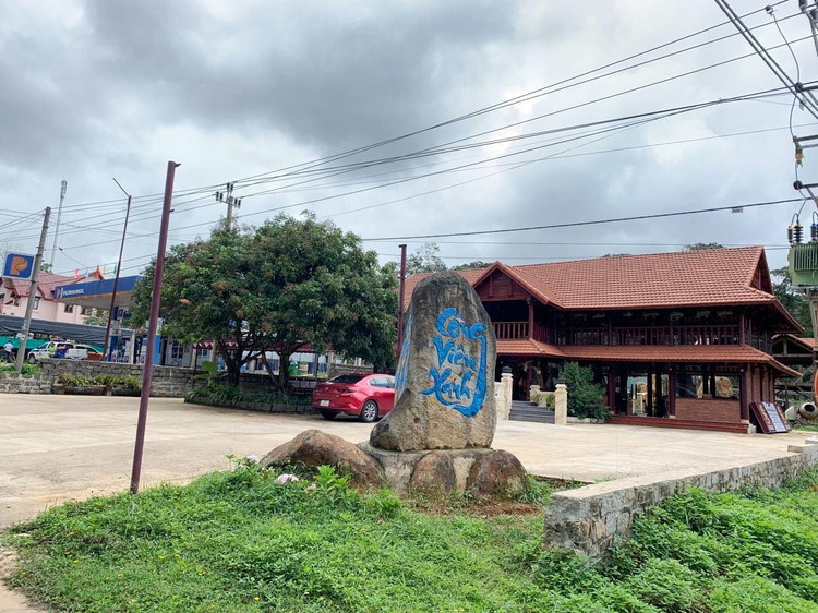 Hệ thống nhà hàng cơm niêu mọc trên dự án trồng Lan.