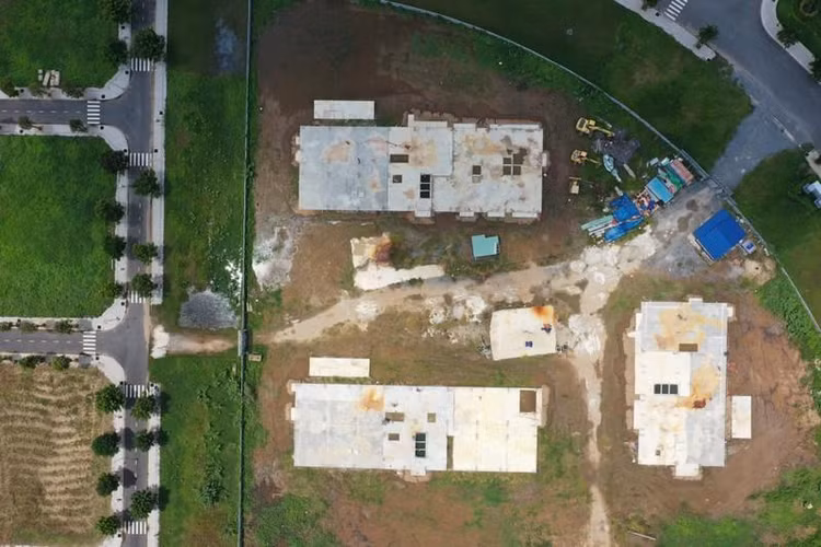 Chủ đầu tư đã nộp 580 tỉ đồng tiền sử dụng đất và phí trước bạ cho cơ quan thuế, bàn giao hai khu đất cho Nhà nước để xây dựng trường mẫu giáo (hơn 3.000m2) và trụ sở UBND phường Chánh Mỹ (hơn 14.700m2).