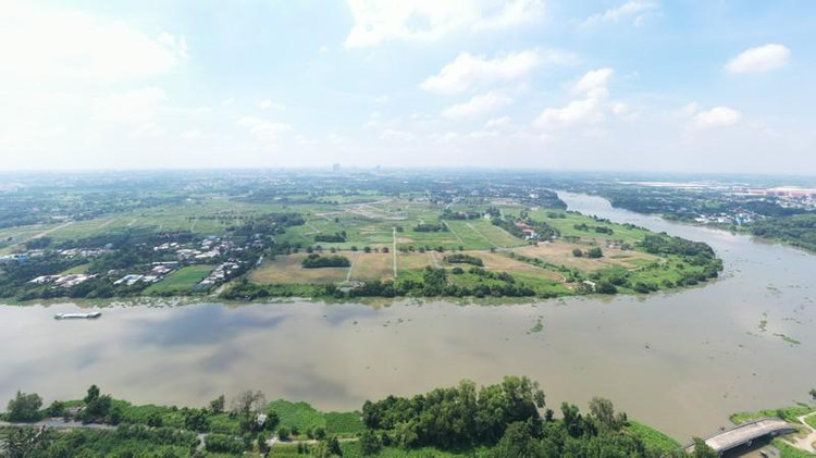 Dự án Khu đô thị sinh thái Chánh Mỹ có diện tích hơn 370 ha do Tổng Công ty Đầu tư phát triển nhà và đô thị (HUD) đầu tư xây dựng từ năm 2007.