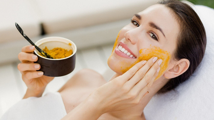 Trị mụn nội tiết bằng thiên nhiên với nghệ. Ảnh minh họa Trị mụn nội tiết bằng thiên nhiên với nghệ. Ảnh minh họa