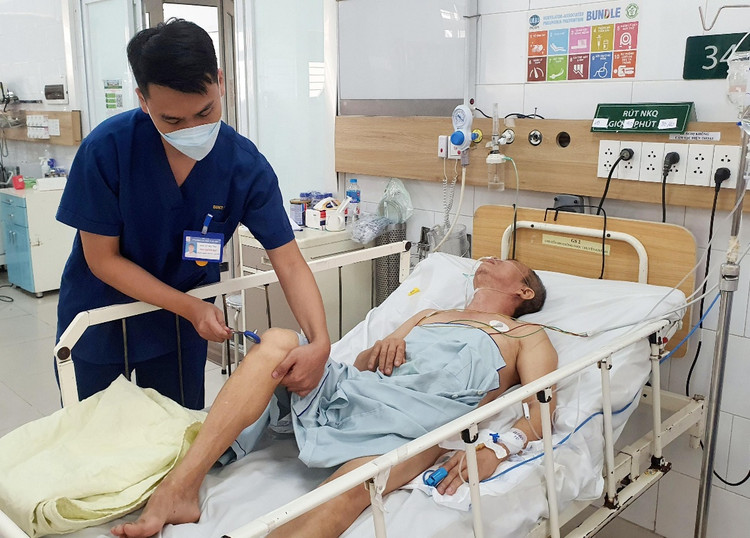 Bệnh nhân vẫn đang cần điều trị tích cực. Ảnh BVCC