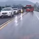 Vượt ẩu trên cao tốc Nội Bài - Lào Cai, tài xế bị dân ghi hình gửi CSGT