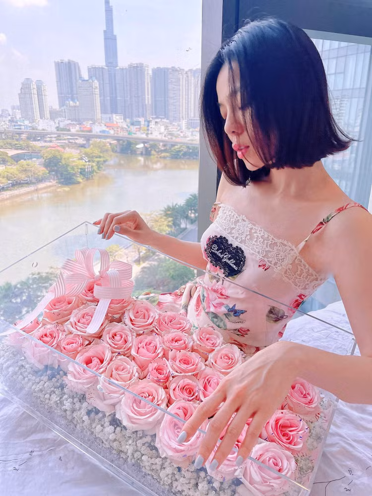 Giat minh nhung mon qua 8/3 xa xi cua my nhan Viet-Hinh-6