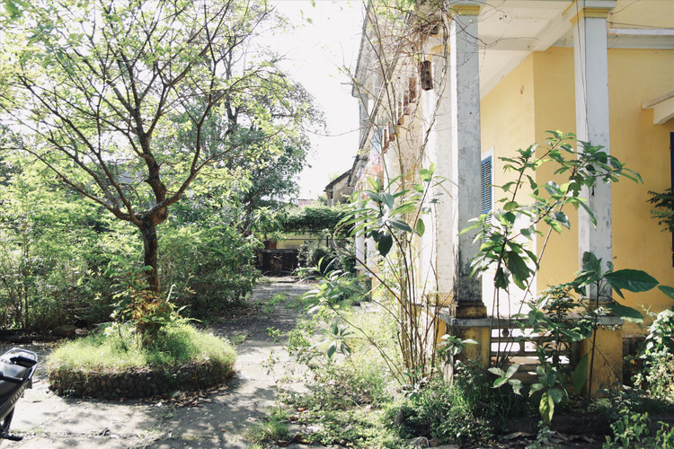 Ben trong dinh thu cua me vua Bao Dai o Hue-Hinh-7