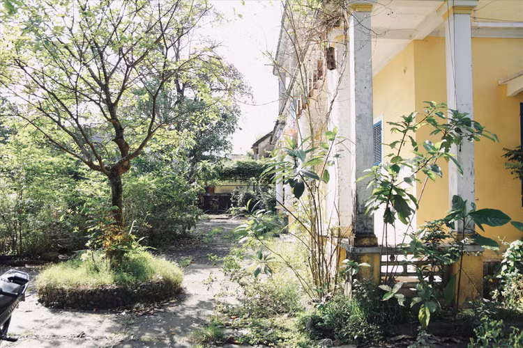 Ben trong dinh thu cua me vua Bao Dai o Hue-Hinh-7