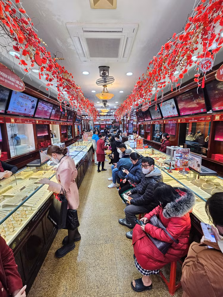 “Doi mua lanh” cho mua vang truoc ngay via Than Tai-Hinh-4