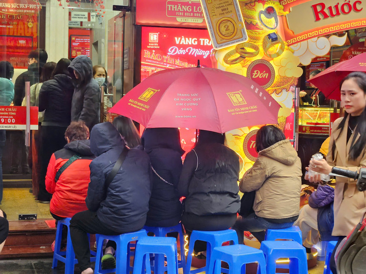 “Doi mua lanh” cho mua vang truoc ngay via Than Tai-Hinh-3