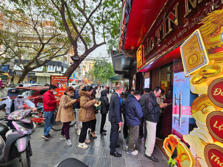 “Doi mua lanh” cho mua vang truoc ngay via Than Tai-Hinh-10