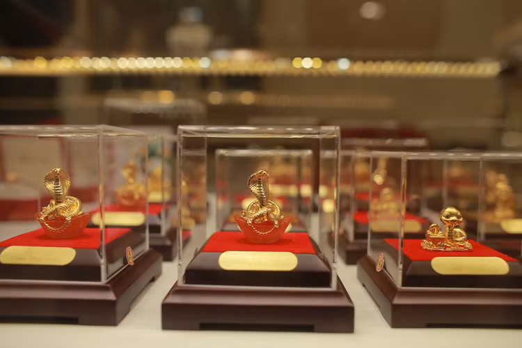 “Doi mua lanh” cho mua vang truoc ngay via Than Tai-Hinh-13