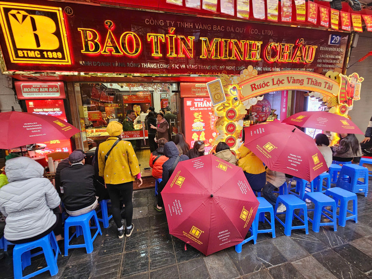 “Doi mua lanh” cho mua vang truoc ngay via Than Tai-Hinh-7