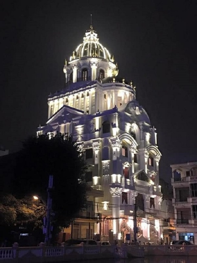 Lau dai dat vang 300 ty giua Ha Noi cua dai gia sat vun