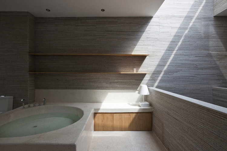 Nha ong co mat tien bon cay xep chong doc la o Sai Gon-Hinh-12