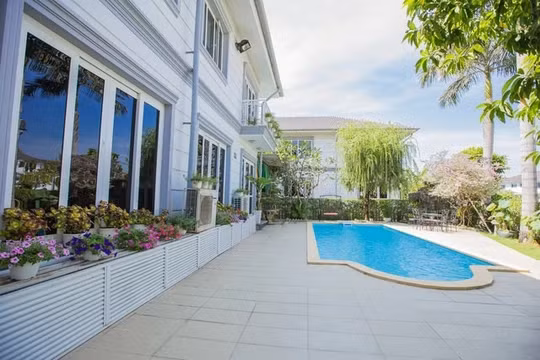 Ben trong biet thu mang phong cach hoang gia cua Ho Quynh Huong-Hinh-14