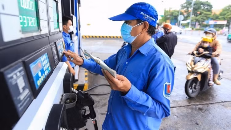 Gia xang, dau dong loat giam tu chieu nay