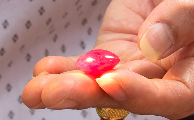 Ben trong phien cho da quy bay ban nhu rau tai Viet Nam-Hinh-9