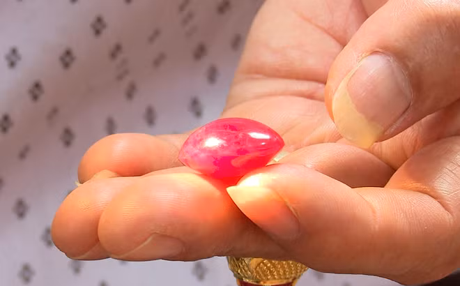 Ben trong phien cho da quy bay ban nhu rau tai Viet Nam-Hinh-9