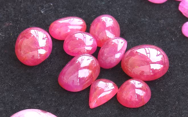 Ben trong phien cho da quy bay ban nhu rau tai Viet Nam-Hinh-3