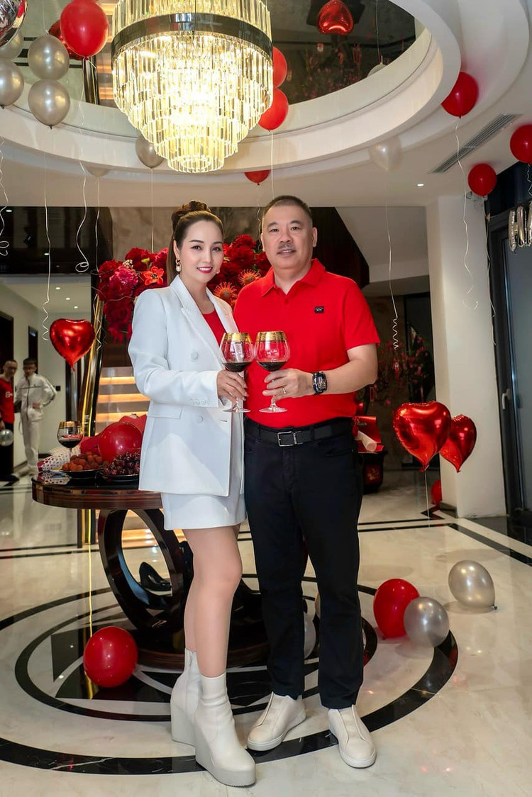 Ben trong biet thu phu kin cay xanh cua Mai Thu Huyen-Hinh-11