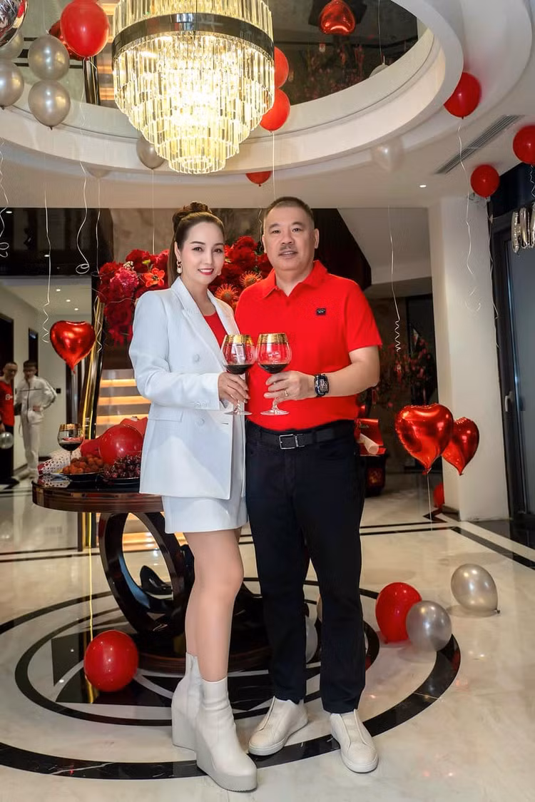 Ben trong biet thu phu kin cay xanh cua Mai Thu Huyen-Hinh-11