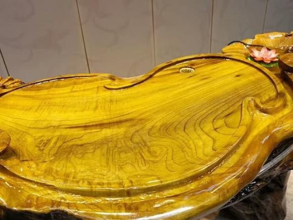 Bat mi loai go quy hon vang, gia cao ngat nguong 800 ty