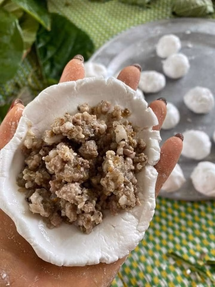 Chi em dua nhau mua banh trung kien, tieu thuong hot bac-Hinh-7