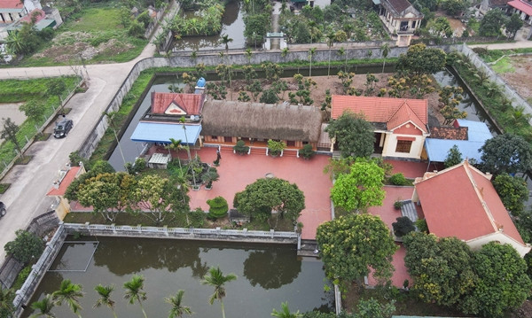 Can canh ngoi nha mai boi tram nam hiem hoi o Ninh Binh
