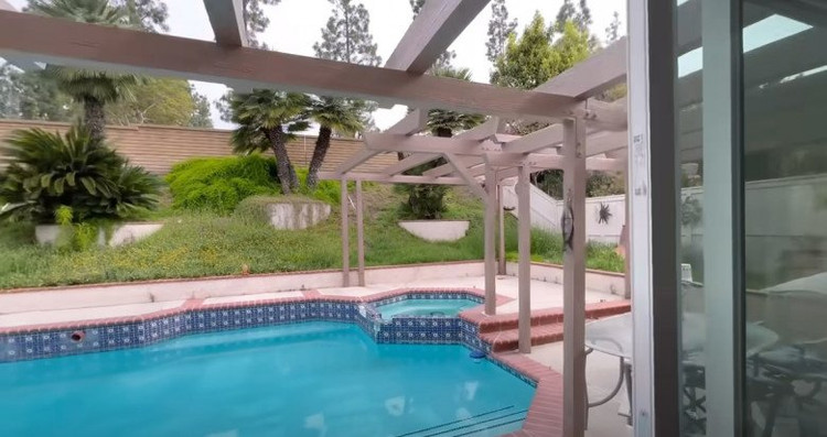 Biet thu tren doi gay choang cua danh hai Thuy Nga tai My-Hinh-3