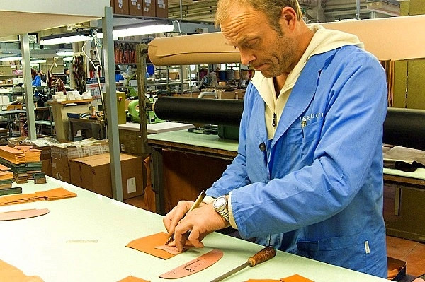 Tan thay quy trinh san xuat tui hang hieu gia len toi trieu do-Hinh-7