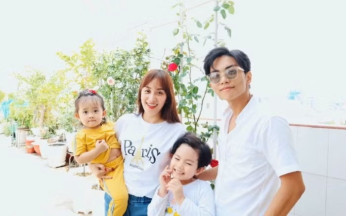 Vuon hong ngoai “bung no het co” trong nha Khanh Thi - Phan Hien