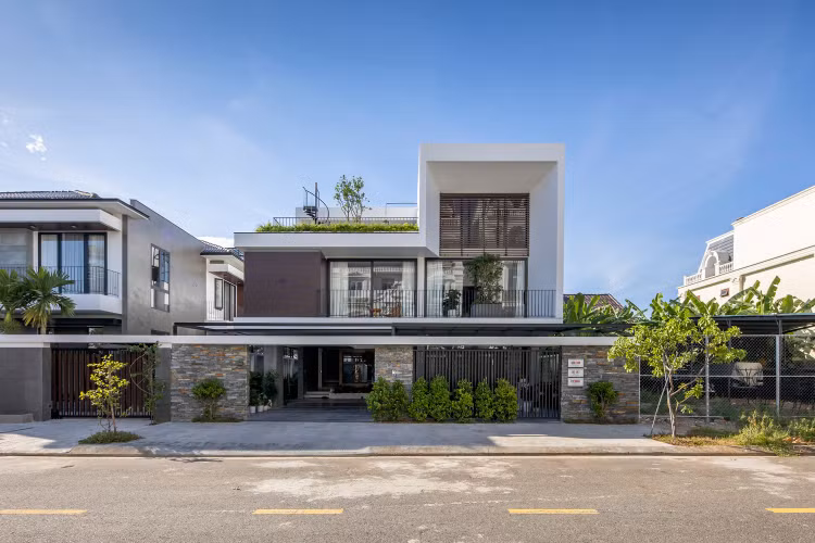 Lui 4 mat, nha Da Nang dua nang gio vao tung goc nho