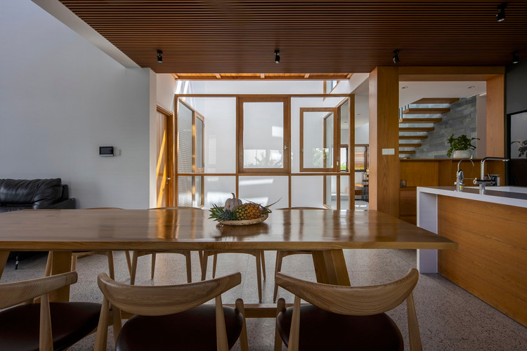 Lui 4 mat, nha Da Nang dua nang gio vao tung goc nho-Hinh-12