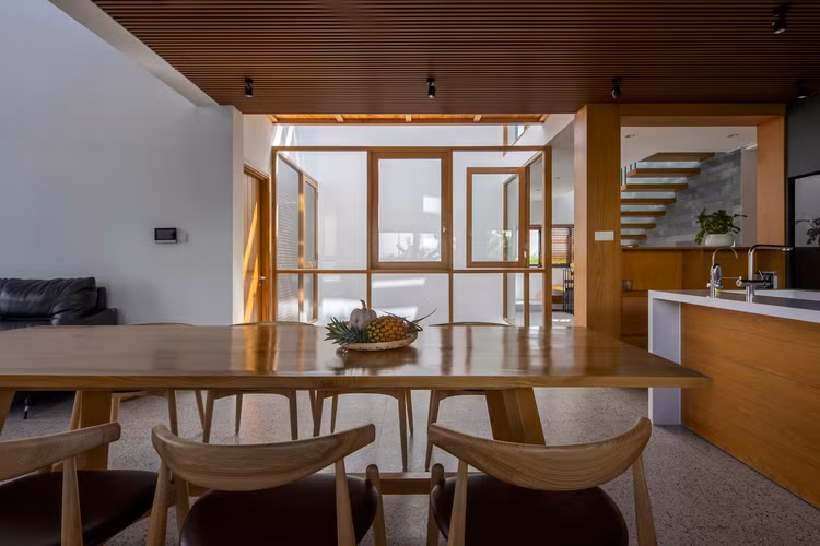 Lui 4 mat, nha Da Nang dua nang gio vao tung goc nho-Hinh-12