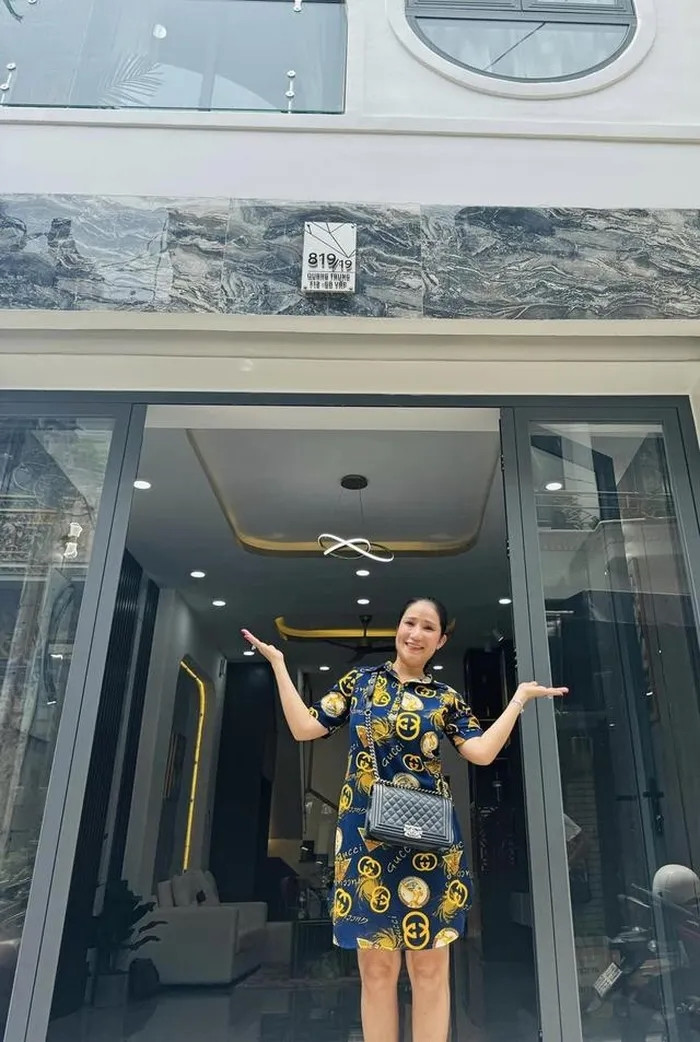 Ben trong nha moi 7 ty “ai mua ban luon” cua MC Cat Tuong-Hinh-2