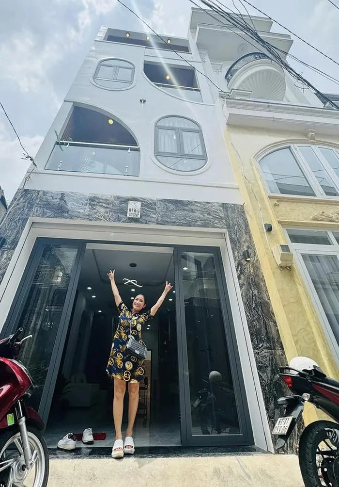 Ben trong nha moi 7 ty “ai mua ban luon” cua MC Cat Tuong-Hinh-3